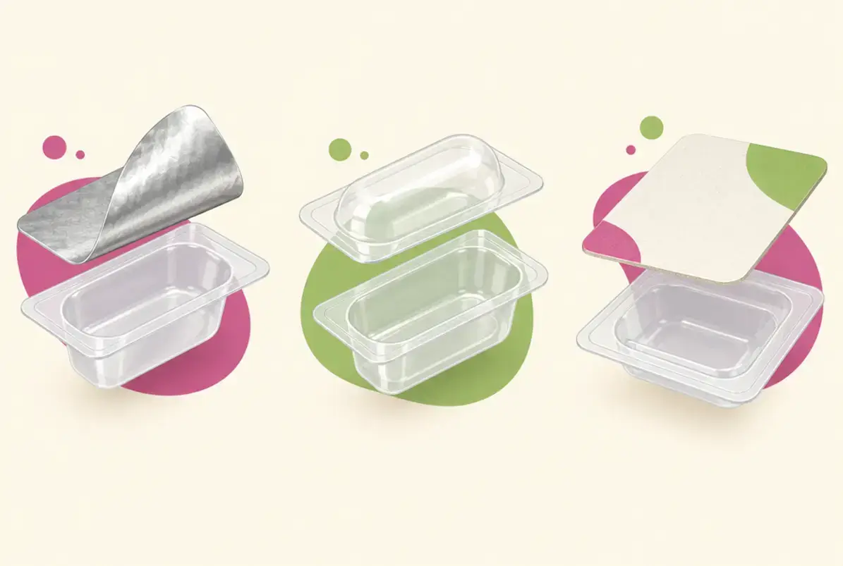 Blisterverpackung 3 Drei Blister-Aufbauten mit auseinandergezogenen Bestandteilen: Kunststoffmulde mit Aluminium-Deckfolie, Mono-Kunststoff und Kunststoffmulde mit Kartonrückseite